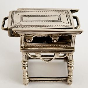 Antiek zilveren miniatuur van een mangel 1865